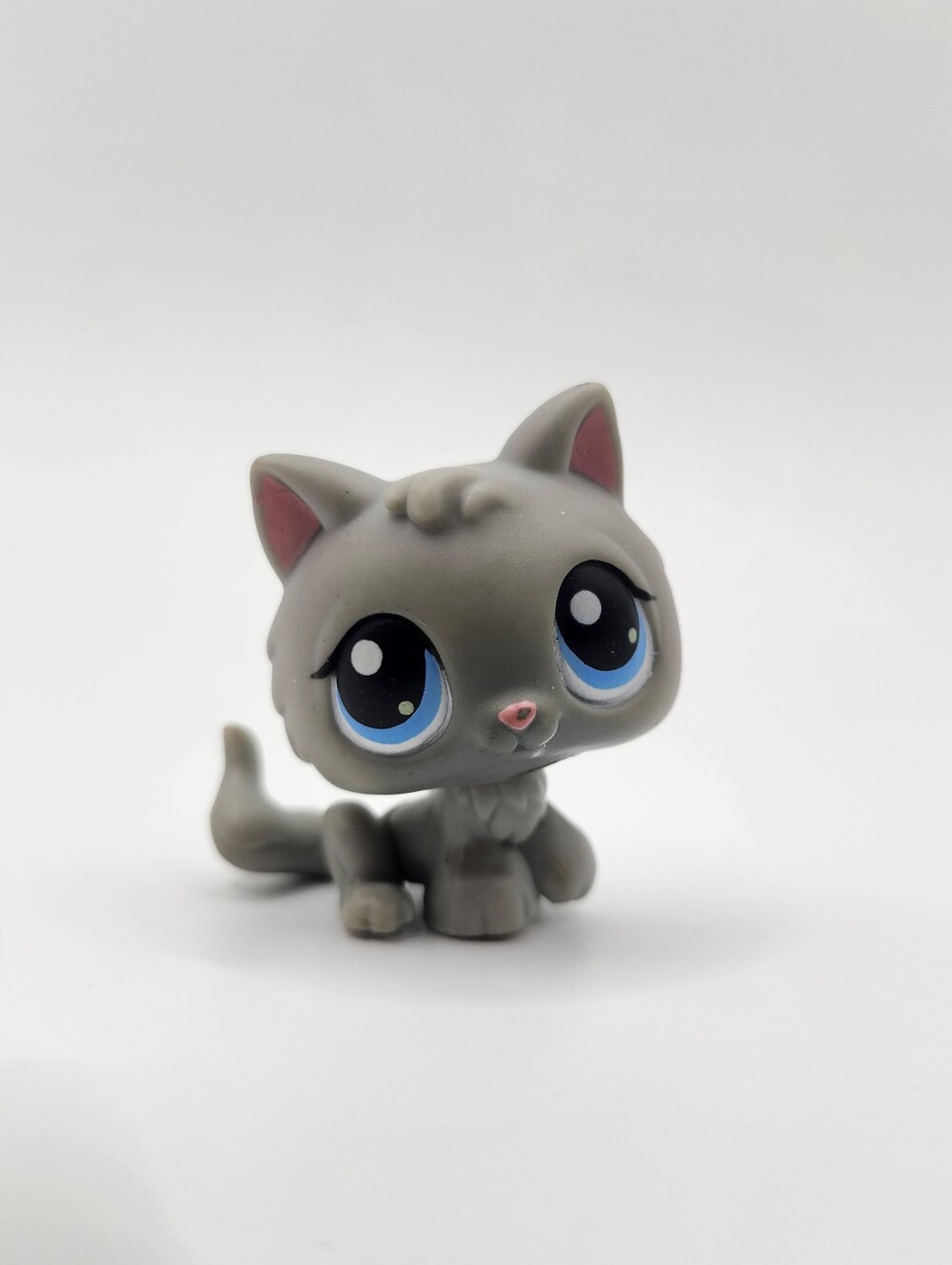 Littles Pet Shop LPS Grey Kitten Cat 2004 #66 Blue Eyes Pink Magnet Authentic